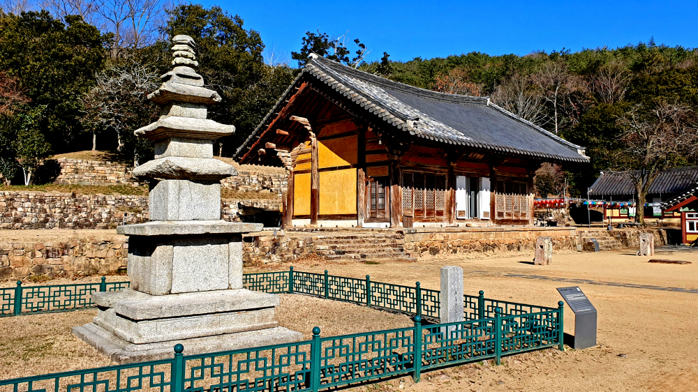 [하늘에 비친 문화유산] 무위사 첨부이미지 : 5 (1).jpg